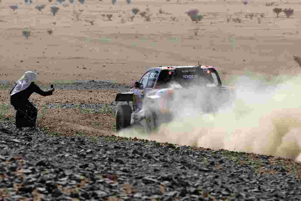 Saood Variawa Pemenang Etape Dakar Termuda - Saood Variawa membalik kekacauan pada hari kedua Chrono 48 Jam