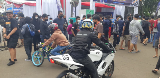 Pebalap Liar Rusak Mobil Di Bekasi