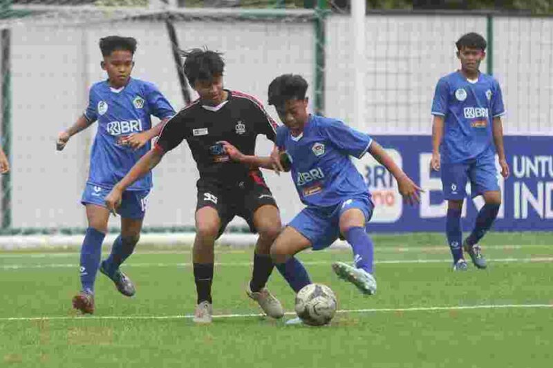 Sepakan Jarak Jauh adalah Senjata
