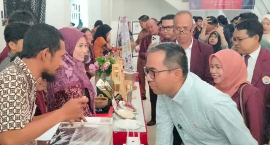 Ironi Dosen Swasta Bobot Kegiatan Sebanding Dosen ASN
