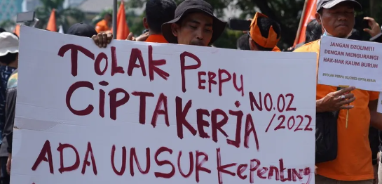 Memanusiakan Pekerja Kontrak