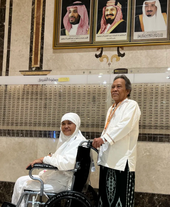 Senantiasa Intens Berhaji walaupun Bersandar Di Bangku Roda