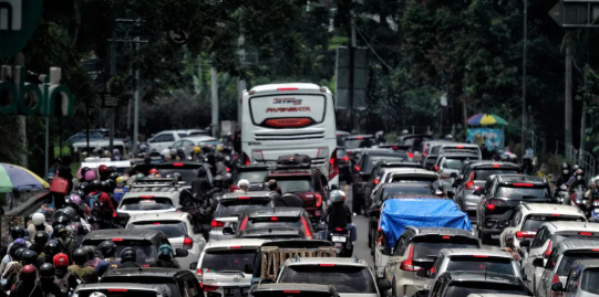 Bermacet-macetan demi Liburan Singkat di Puncak